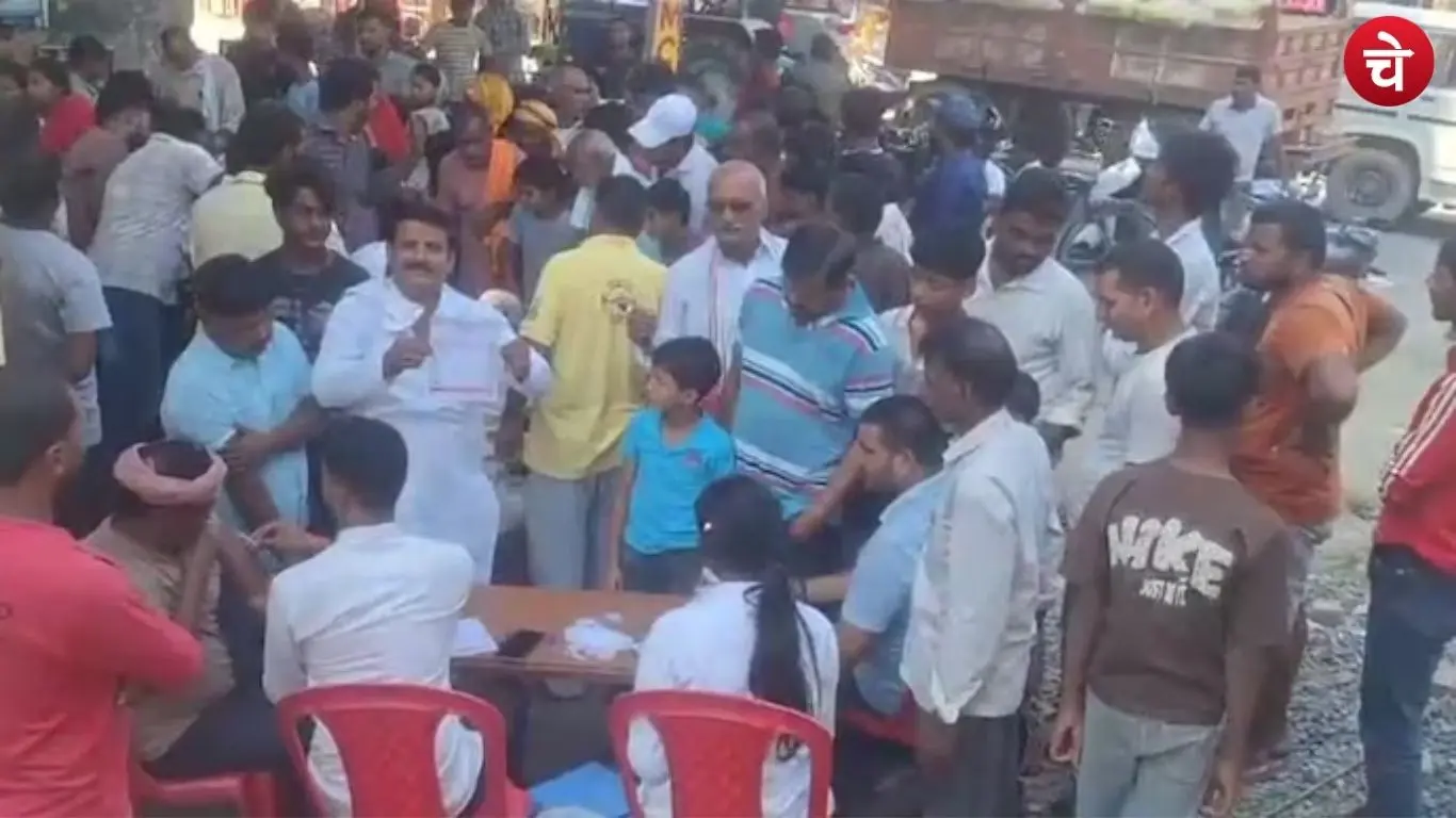 Following an incident involving a cow, 450 people were administered the rabies vaccine